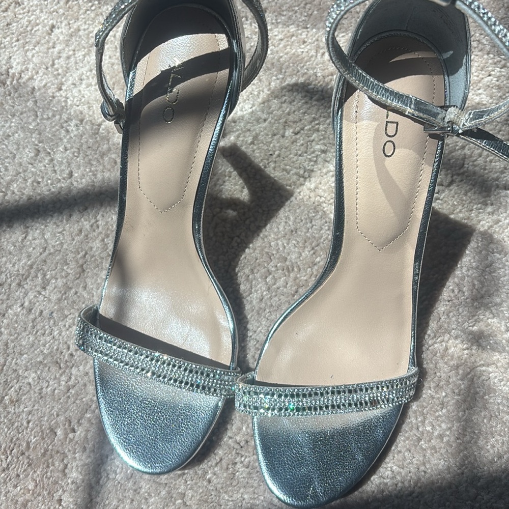 Aldo Silver Heels with Elegant Design - Picture 5 of 5